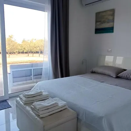 Regina Di Marzamemi Villa