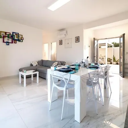 Regina Di Marzamemi Villa